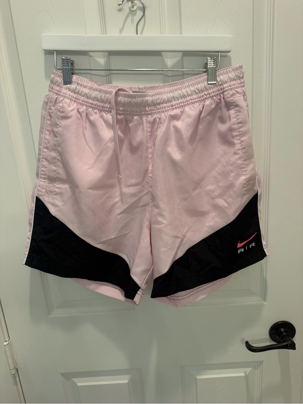 Nike Air Women’s Colorblock Woven Shorts Pink Black Size L Large Retro Chevron